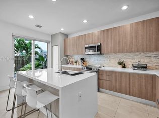 10257 NW 72nd St, Doral, FL 33178