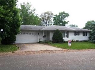 700 W Jackson St, Abingdon, IL 61410