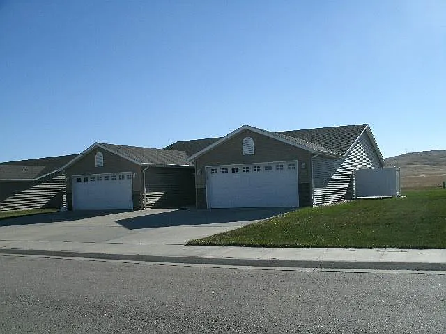 315 Edelweiss Ln — Photo 1