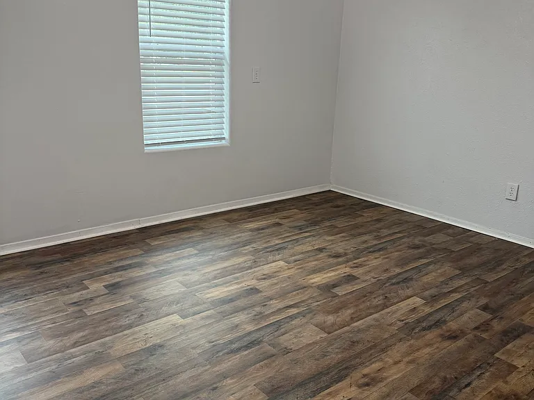 1012 Poplar St — Photo 6