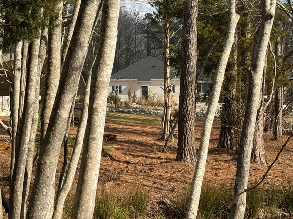134 Carlton St, Greenwood, SC 29649