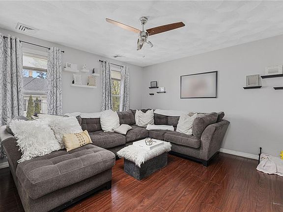 3rd image of 228 Woonasquatucket Ave