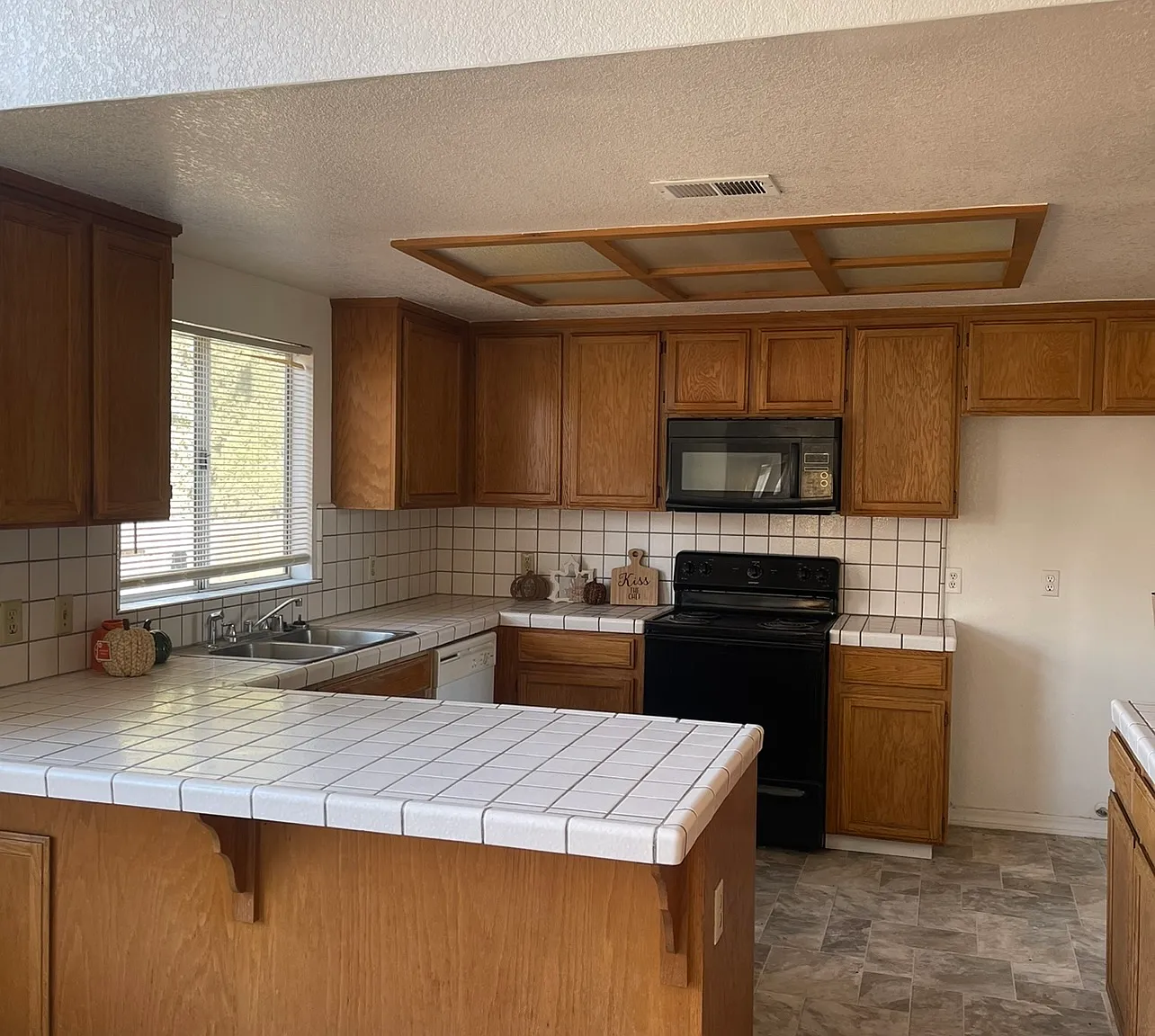 4 bed, 2427 sqft, $2,500 — Photo 4