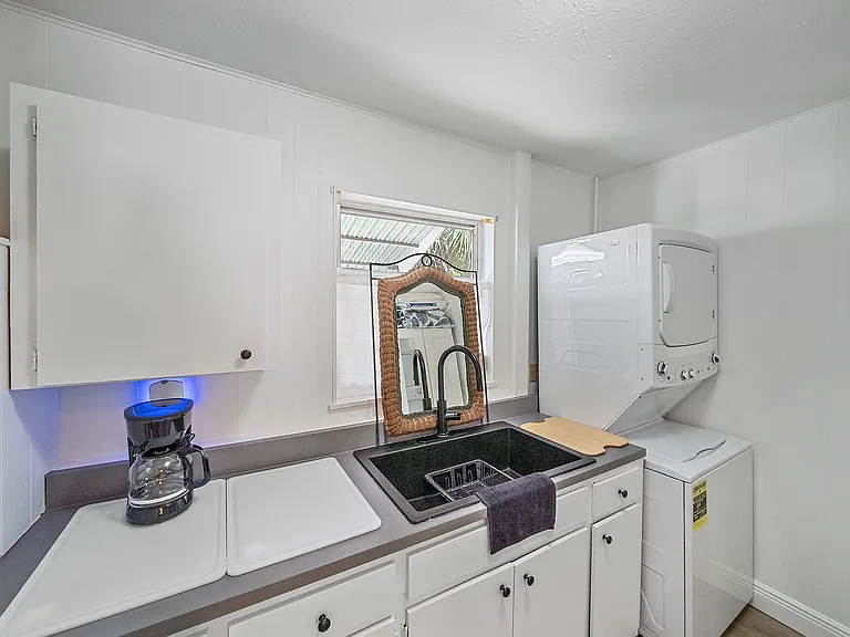 708 Shore Rd #B — Photo 17