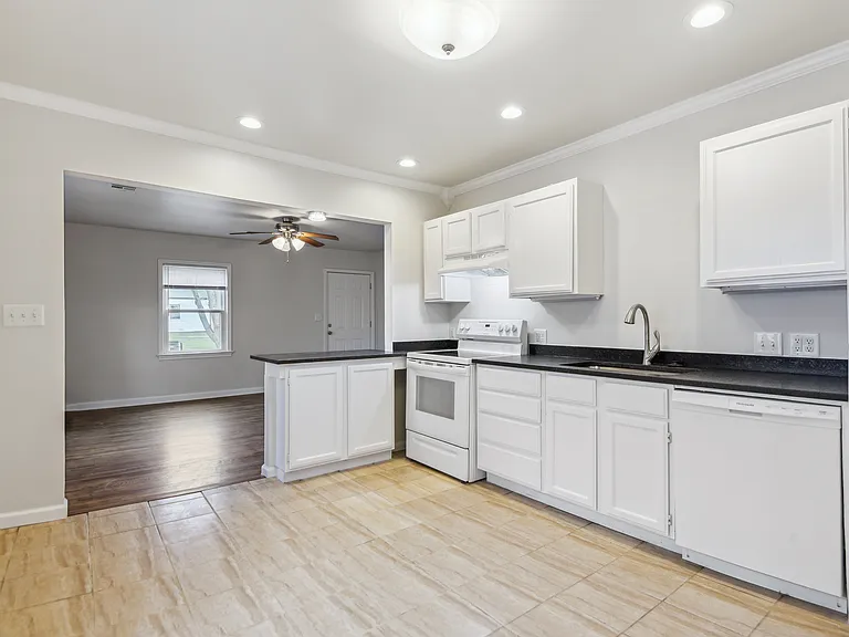 6516 E 5th Pl — Photo 10