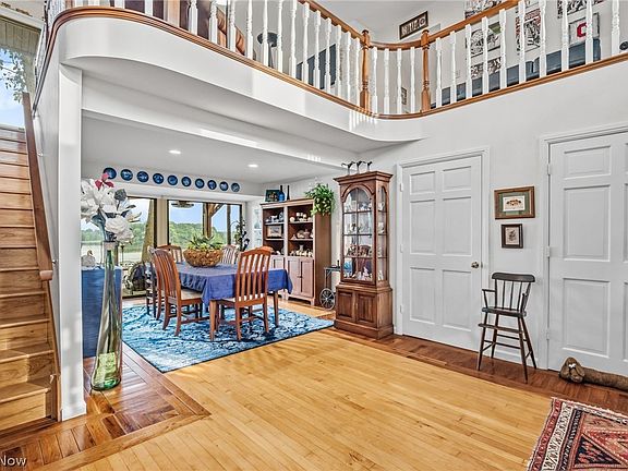 4th image of 910 Pike Dr