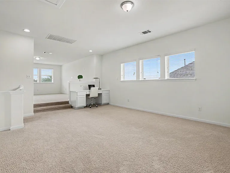 213 Southern Cross Dr — Photo 8