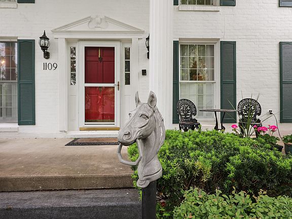 3rd image of 1109 Ashwood Dr