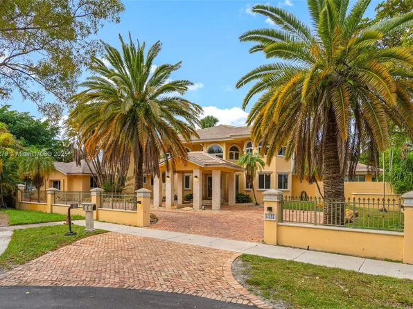 7225 Gleneagle Dr, Miami Lakes, FL 33014