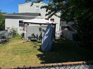 27 4th Ave, East Rockaway, NY 11518