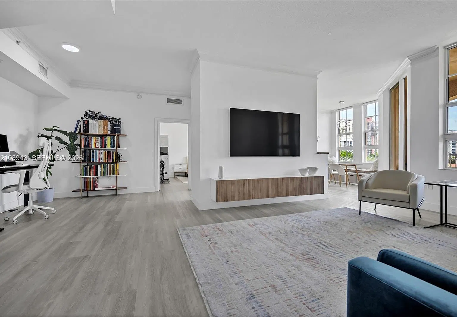 Alaqua Condo — Photo 1
