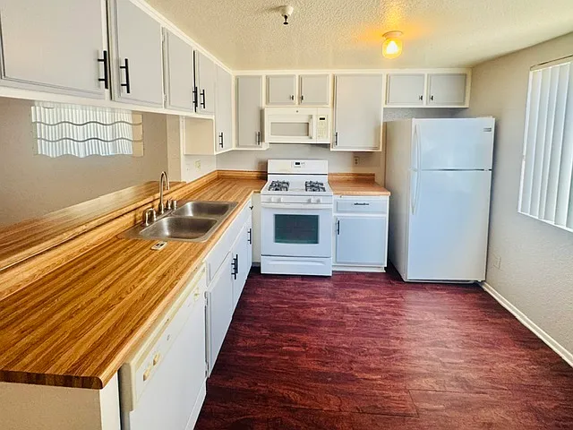12700 Kornblum Ave — Photo 13