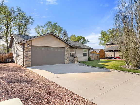 4th image of 612 Heather Ln