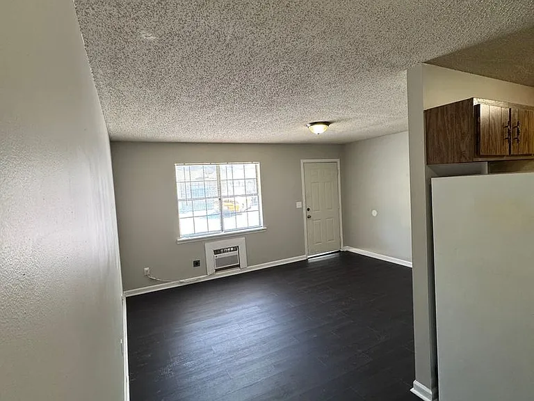 410 Madison Ave NW — Photo 4