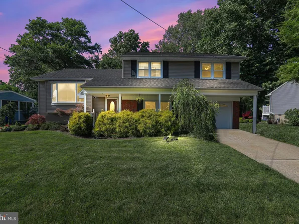 5 Maple Rd, Burlington, NJ 08016