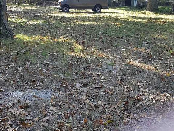 2nd image of Bellport Ln