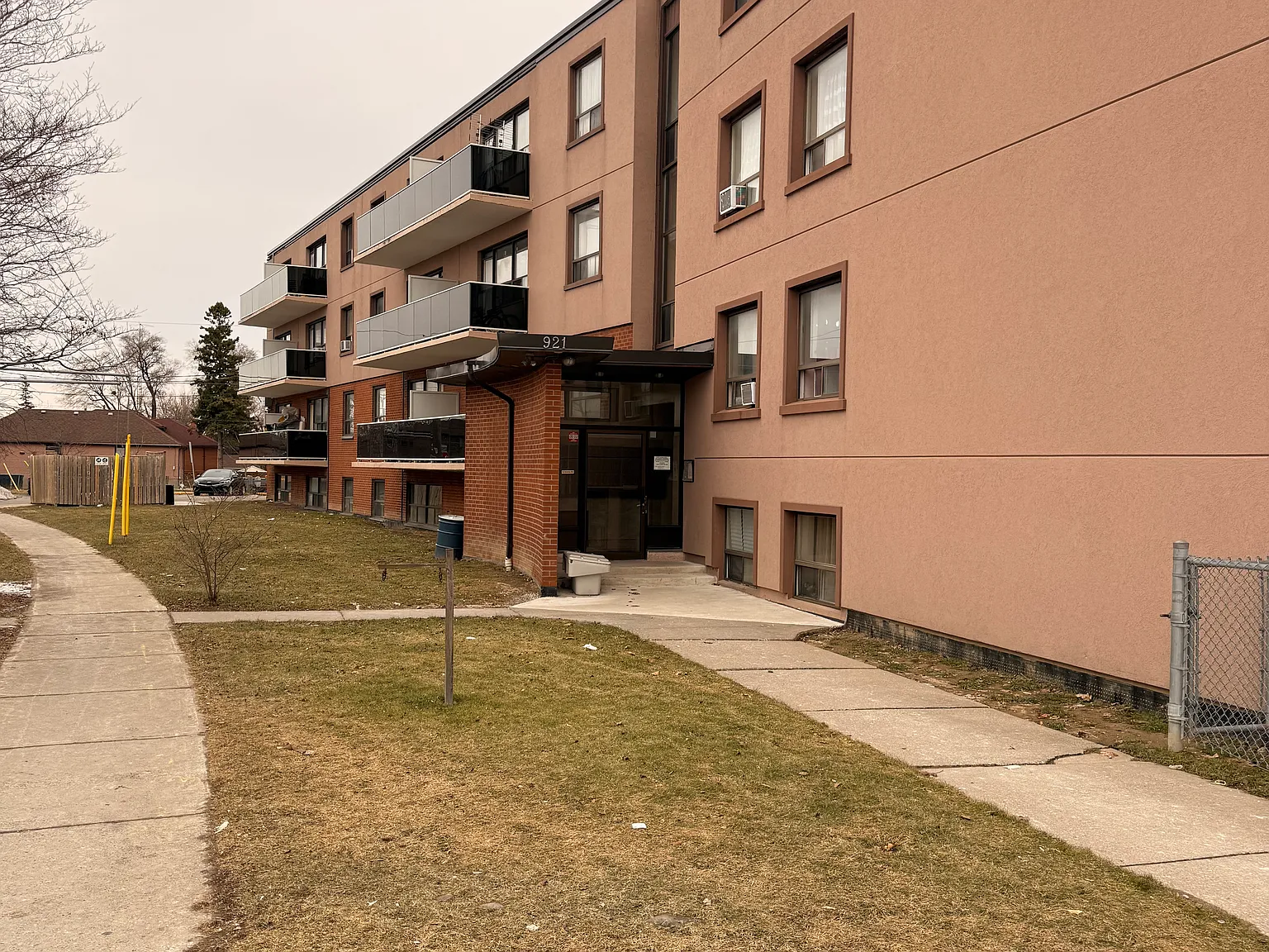 Wilson Apartments 921-937 Wilson Avenue,North York. — Photo 1