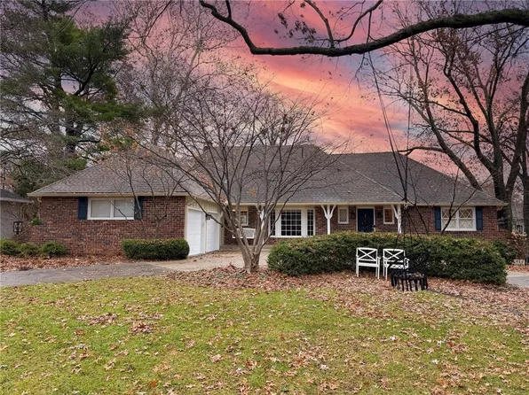 7905 Fontana St, Prairie Village, KS 66208