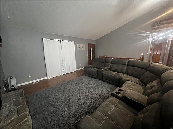 4th image of 10591 Highway T