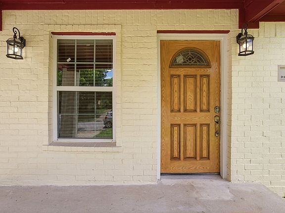 3rd image of 507 E Daugherty Dr