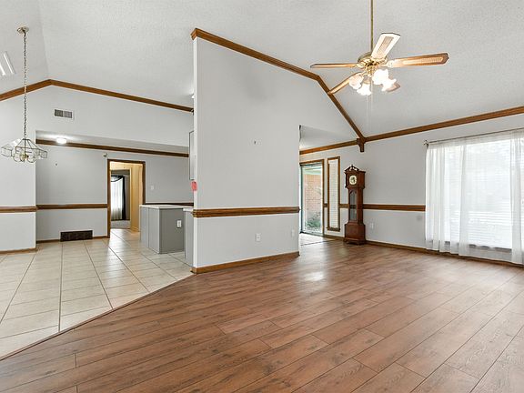 4th image of 5482 Craigmont Dr