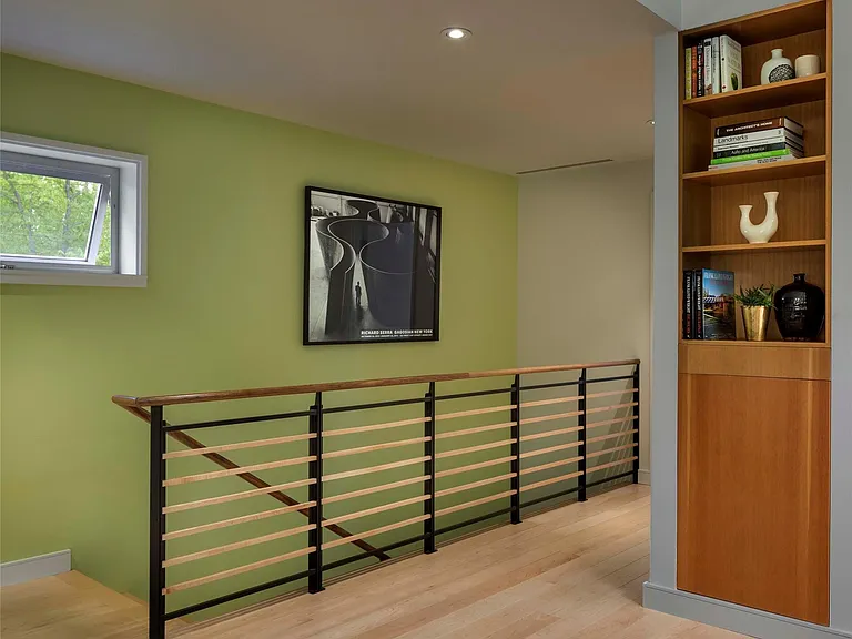 425 Lake Dr — Photo 6