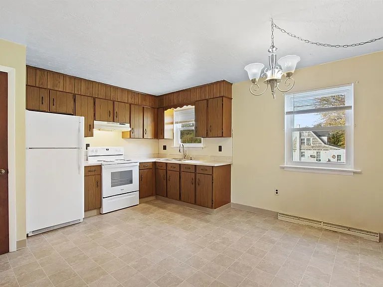 142 N Pleasant Ave — Photo 4
