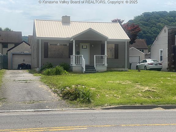 2nd image of 6528 Maccorkle Ave SE