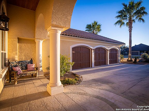 4th image of 1712 Canyon Way