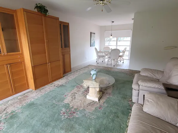 2 Golfs Edge #F, West Palm Beach, FL 33417