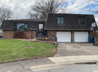 5 Saint Marys Ct, Springfield, IL 62702