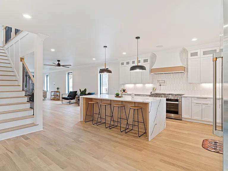 1240 Kenmore Pl — Photo 20