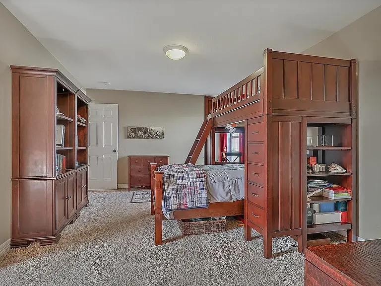 14935 Silver Feather Cir — Photo 32