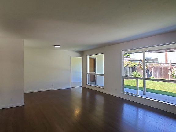2nd image of 1605 Warbler Way