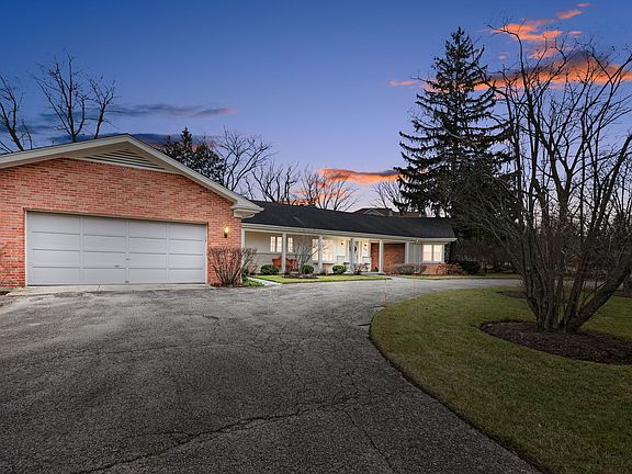3rd image of 375 Meadowbrook Dr