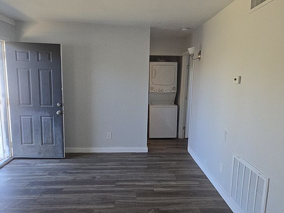 4th image of 1709 N 25th Pl #111