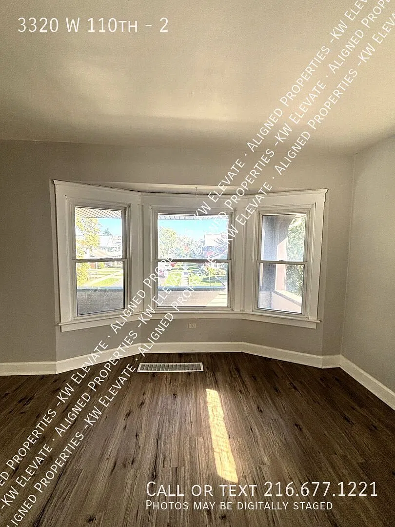Cleveland West Side Bright & Updated 2 Bedroom! — Photo 3