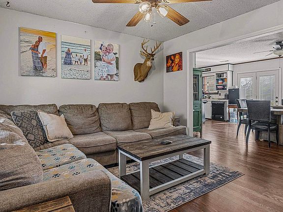 5th image of 904 Ridgecrest St