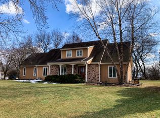 755 Sprucetree Ln, Algonquin, IL 60102