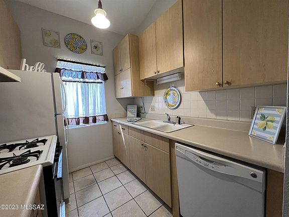 4th image of 808 S Langley Ave Unit 203