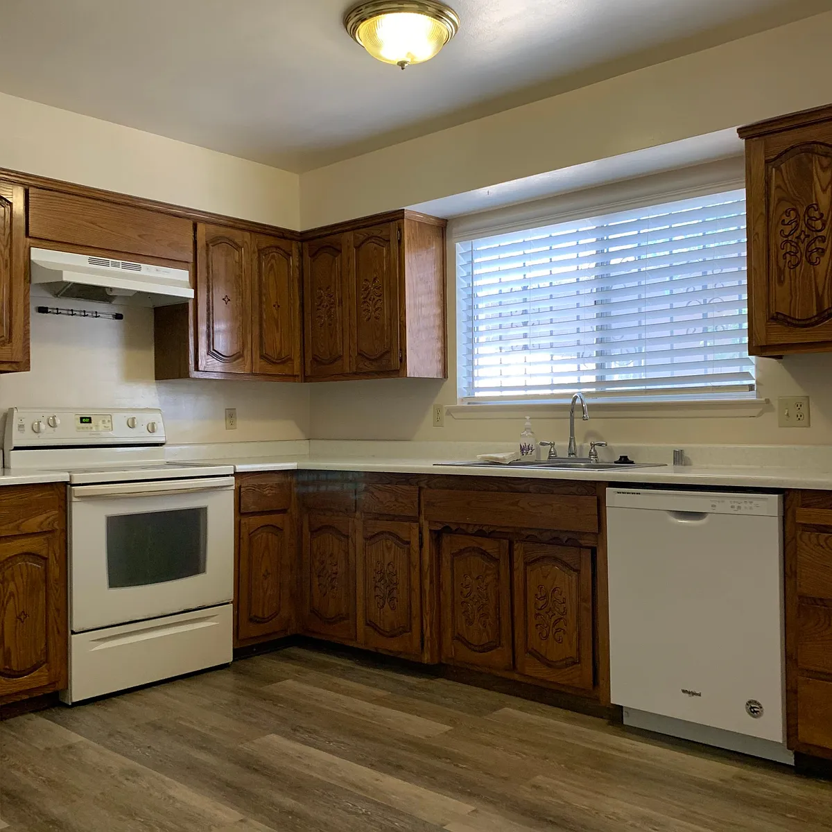 Building Photo - 3608 Lafayette Dr NE #3