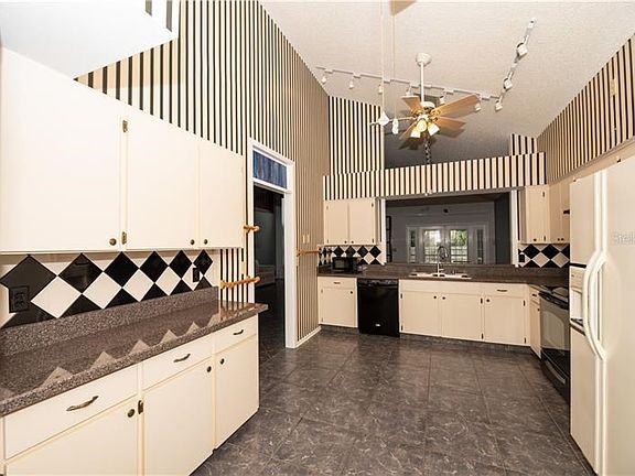4th image of 11631 Fox Creek Dr