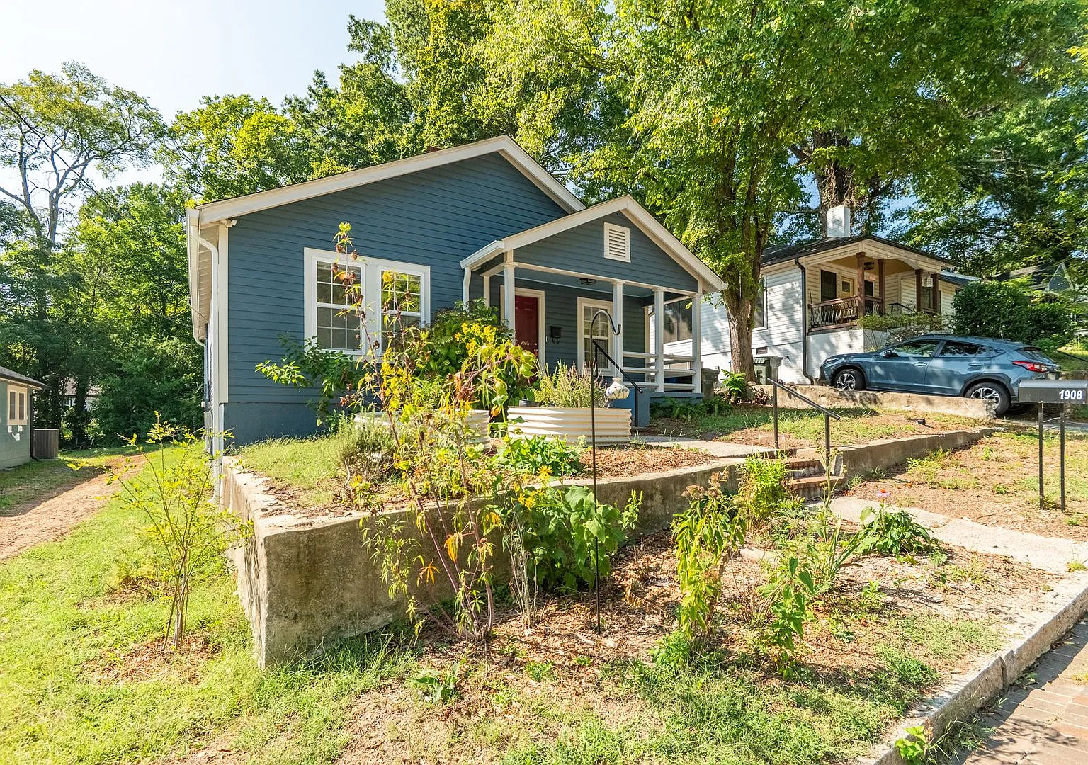 Single Family home in Downtown Durham: Available Now — Photo 2