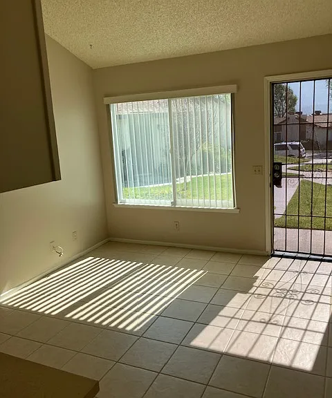 1329 Vista Serena Dr — Photo 3