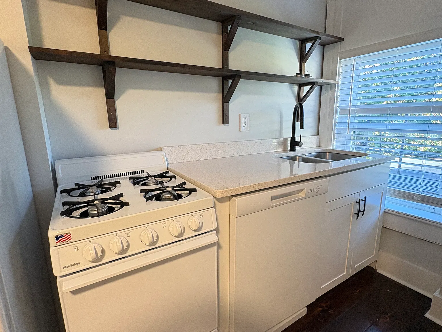 1 bed, 450 sqft, $995 — Photo 4