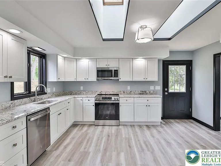 4410 Circle Dr — Photo 46