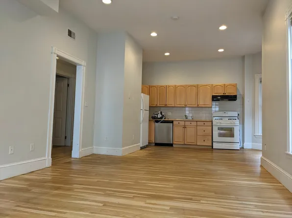 197 Green St APT 02, Cambridge, MA 02139