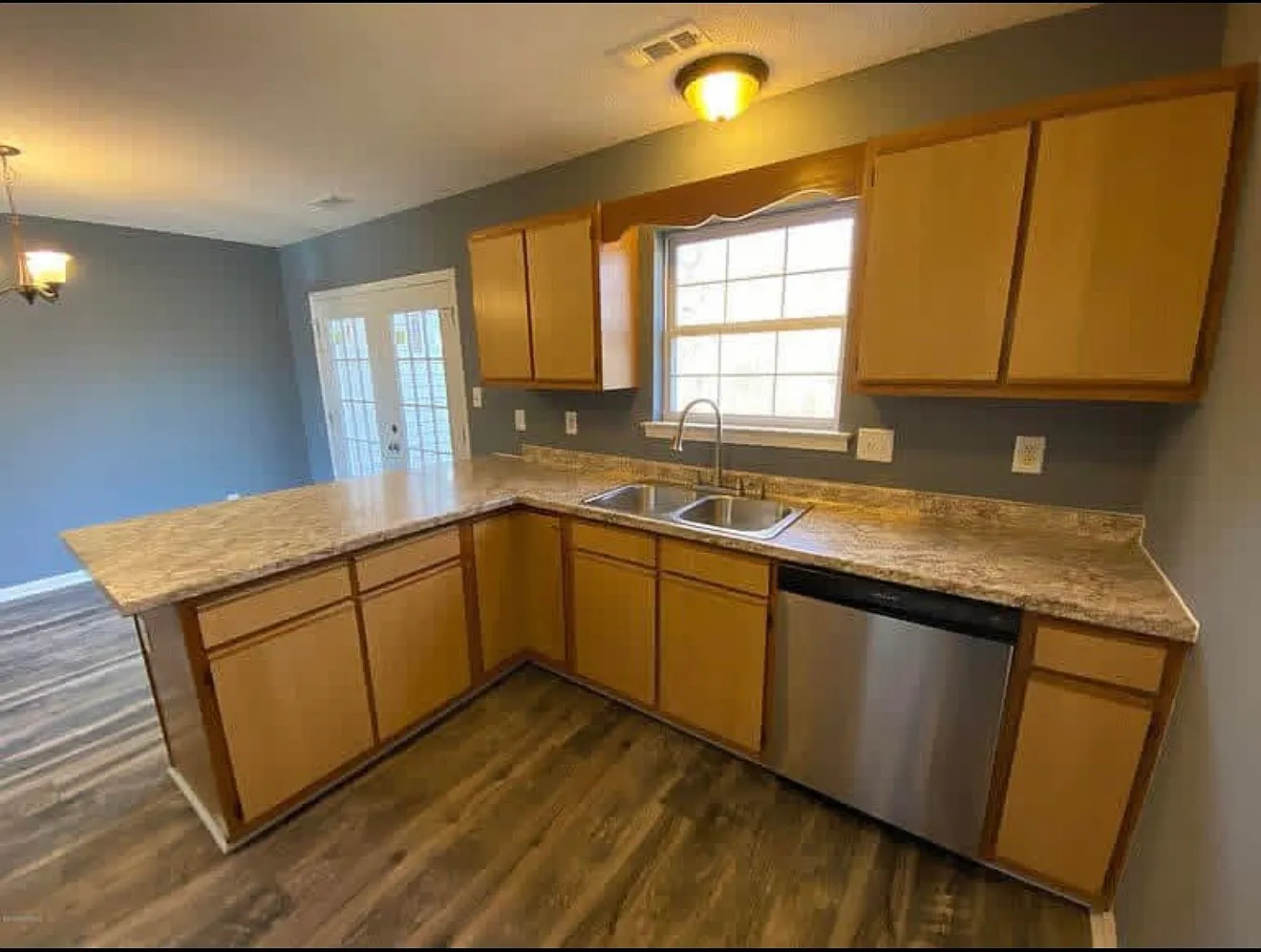 3 bed, 1093 sqft, $1,800 — Photo 4