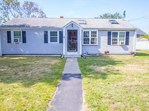 100 Bradley Ave, Brockton, MA 02302