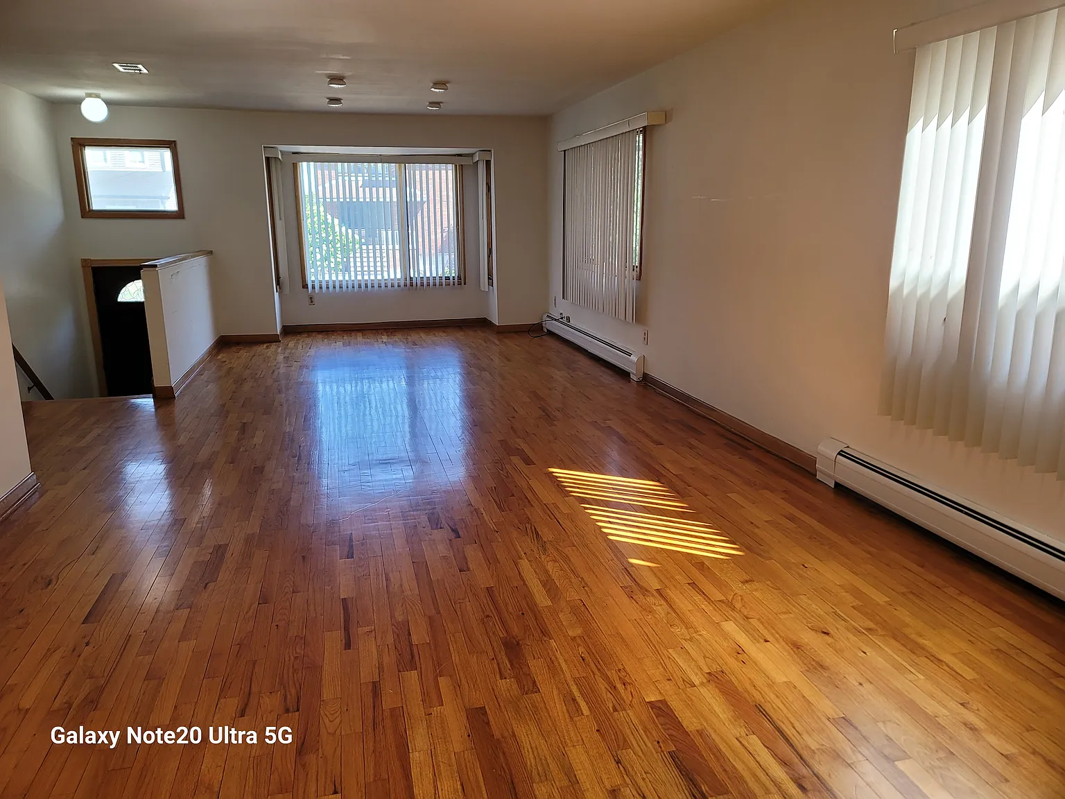 3 bed, 3.5 bath, 2051 sqft, $4,000 — Photo 3